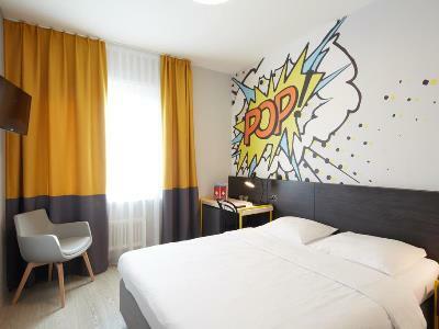 Crystal Lausanne
